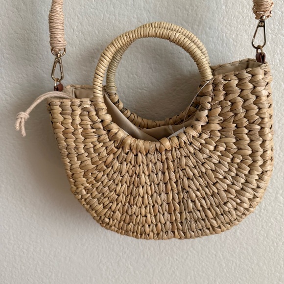 Abercrombie & Fitch Handbags - Elegant Tan Woven Shoulder Bag